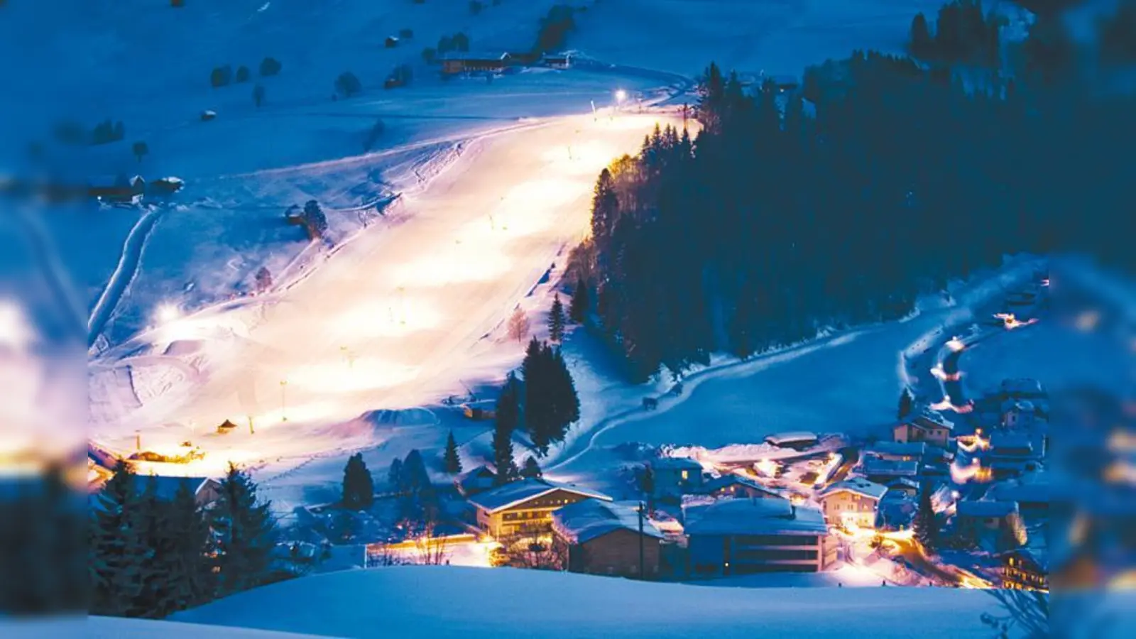 Riesengaudi nach Sonnenuntergang: Rodeln unter Flutlicht im Skigebiet Saalbach Hinterglemm. (Foto: Saalfelden Leogang Touristik G)