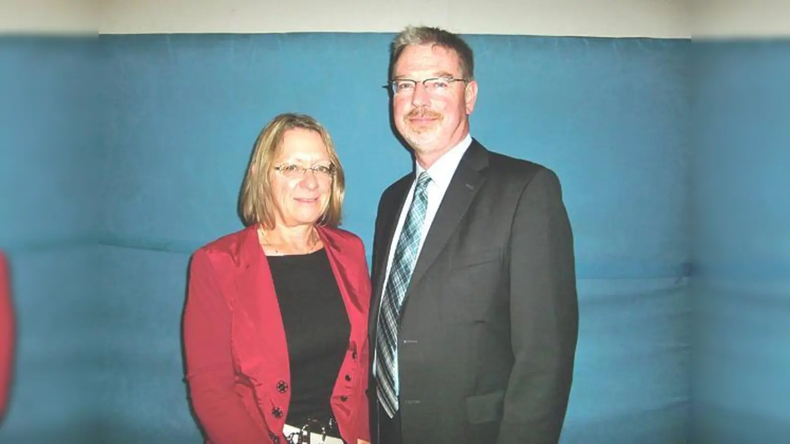 Angelika Pilz-Strasser, Vorsitzende des BA, zog bei der Bürgerversammlung Bilanz und gab einen Ausblick auf künftige Projekte, Stadtrat und Versammlungsleiter Alexander Reissl stellte lokale Maßnahmen für Kinder vor.	 (Foto: hgb)