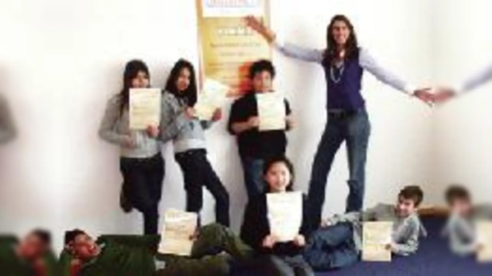 Die Schüler sind stolz auf ihr Zertifikat.  (Foto: VA)