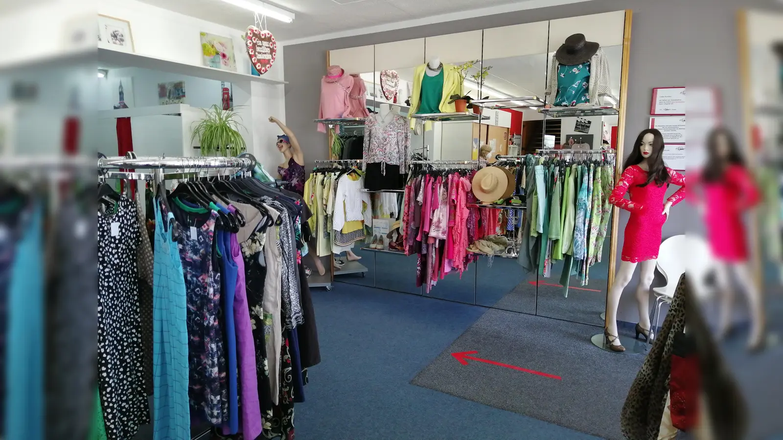 Viele schöne und gut erhaltenen Gebrauchtwaren kann man in der Klawotte zu günstigen Preisen erwerben.  (Foto: AWO )