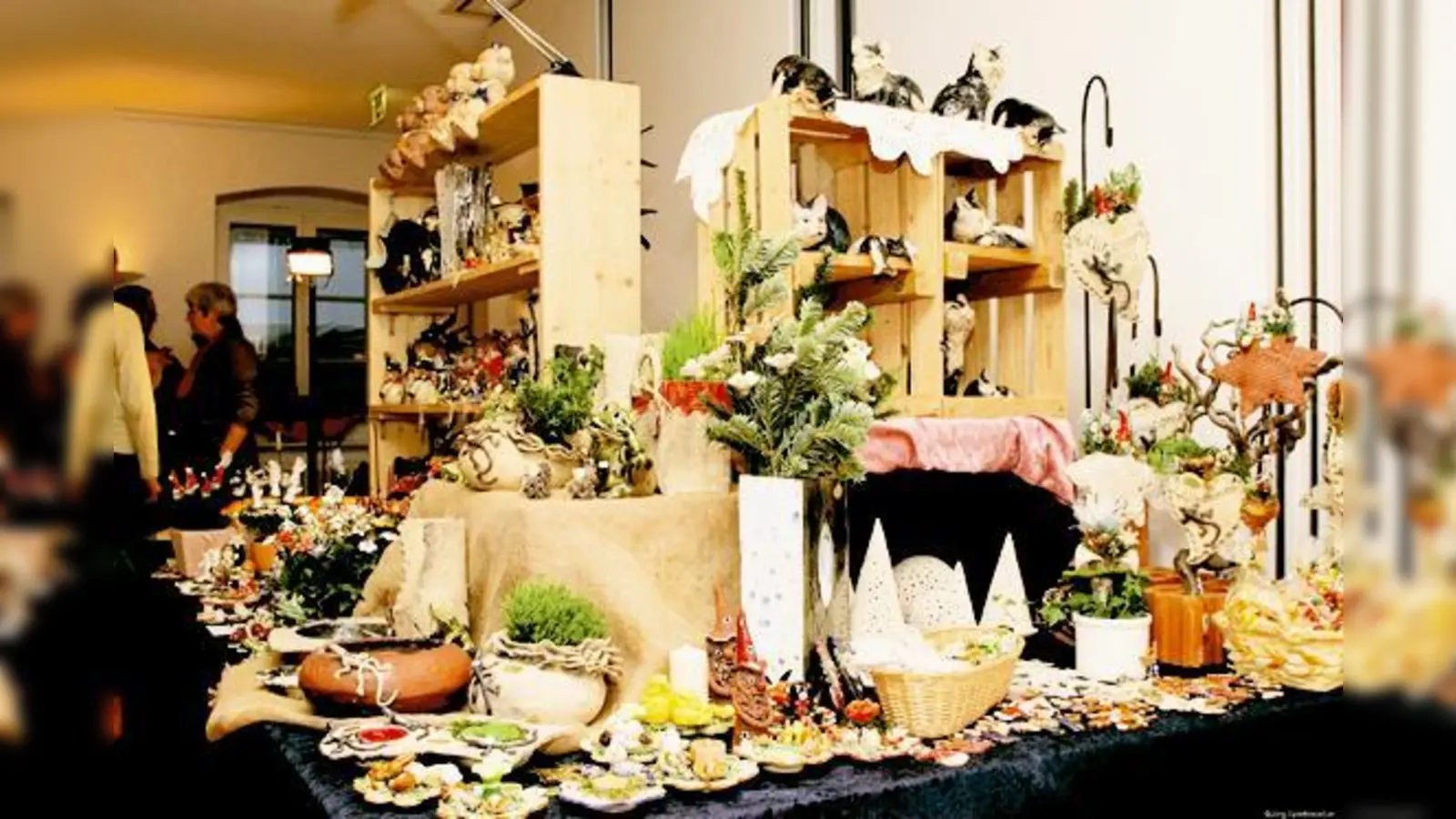 Große Auswahl und weihnachtliches Flair warten auf die Besucher des Christkindlmarktes.	 (Foto: Privat)