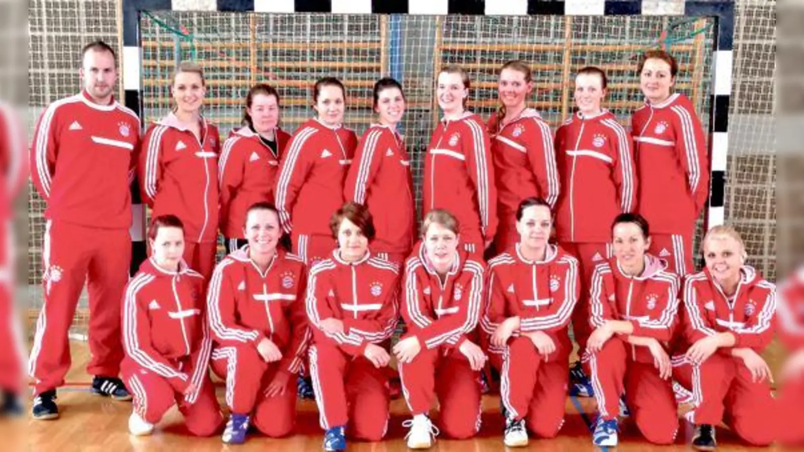Der FC Bayern ist stolz auf seine Handball-Damen, die sich in der Bezirksklasse im letzten Saisonspiel den Meistertitel holten.	 (Foto: FC Bayern/Handball)