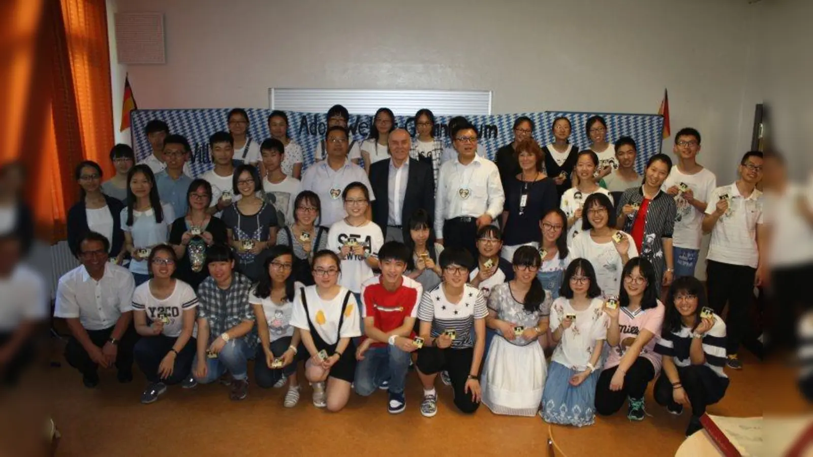 35 Schüler aus China waren kurz vor Schuljahresende für eine Woche zu Besuch im Adolf-Weber-Gymnasium. (Foto: sb)