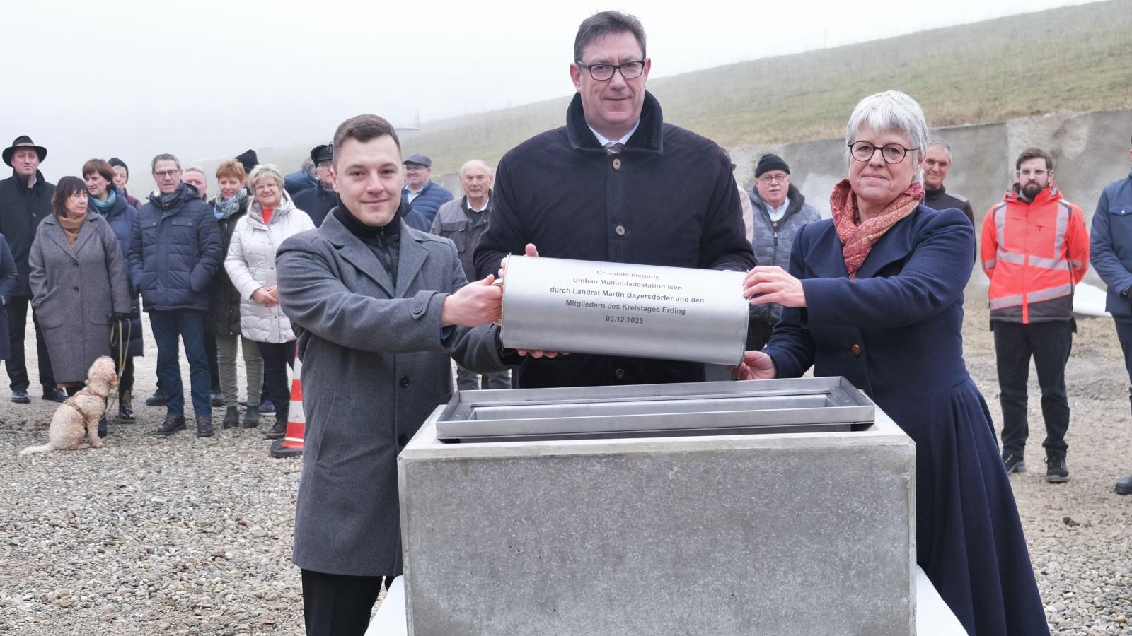 Grundsteinlegung-f-r-den-Recyclinghof-und-die-M-llumladestation-Isen