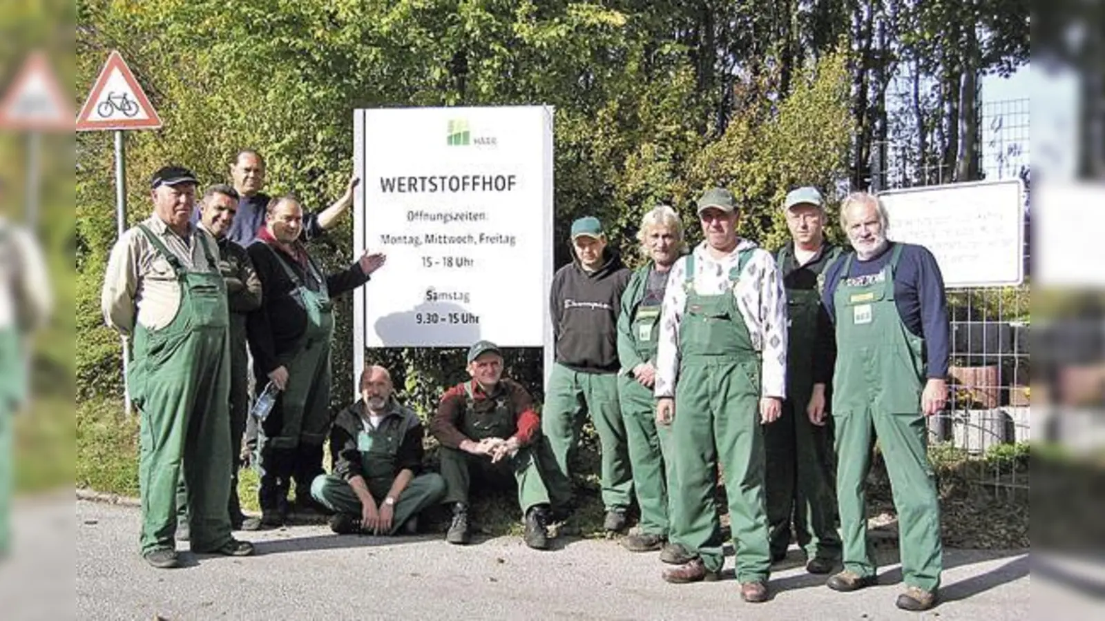 Seit 20 Jahre für die Entsorgung zuständig: Das gesamte Team des Haarer Wertstoffhofes.	 (Foto: Gemeinde Haar)
