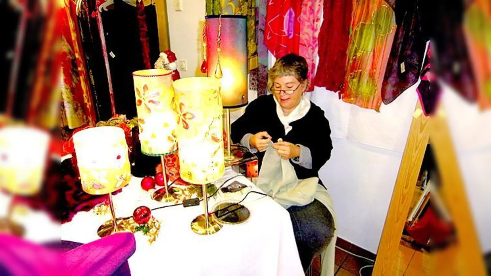 Die Hobbykünstler lassen sich auf dem Ideenmarkt auch sehr gerne über die Schulter schauen.	 (Foto: Privat)