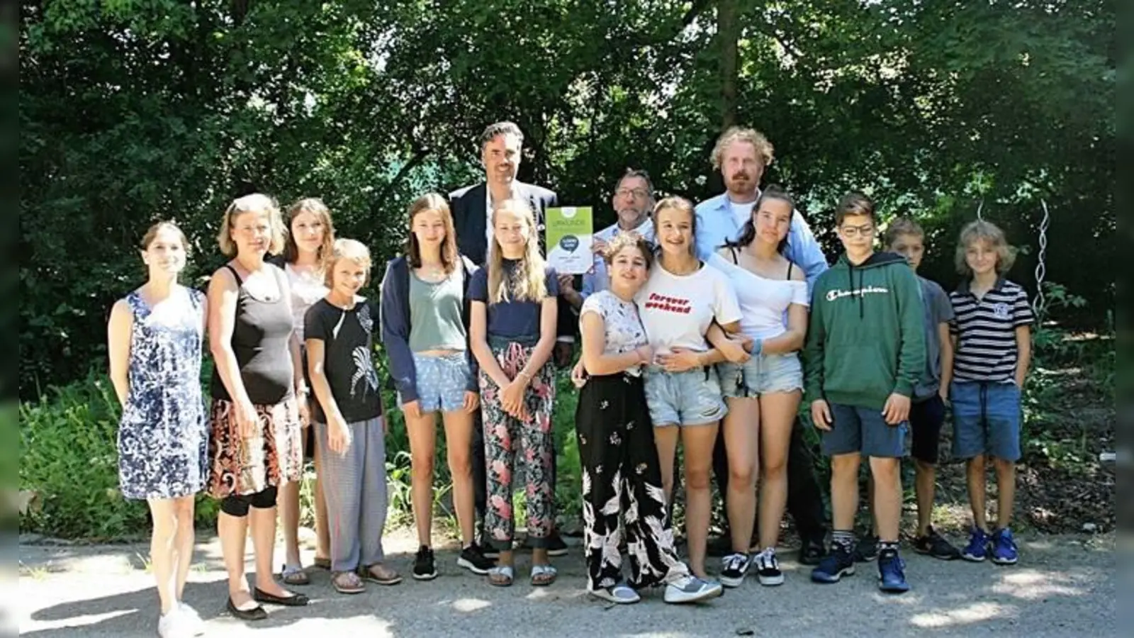 Spendenübergabe an die Schüler der Montessori München e.V. (Foto: SHL Gruppe)