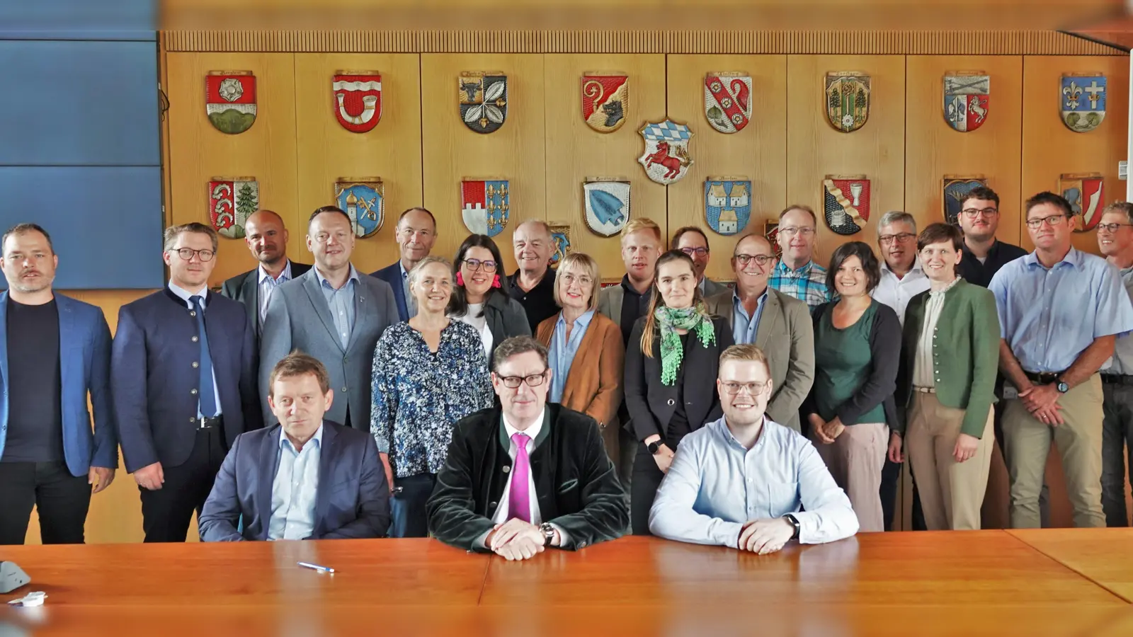 Alle Beteiligen freuen sich über einen gelungenen Projektabschluss- (Foto: LRA Erding)