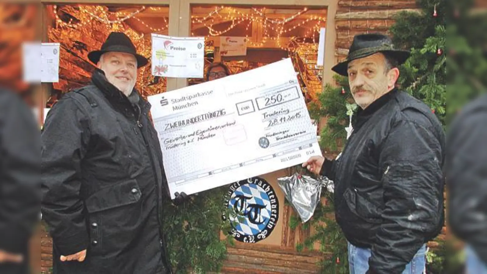 Günter Otrebski (rechts) überreicht Peter Schubert den Spendenscheck. 	 (Foto: privat)