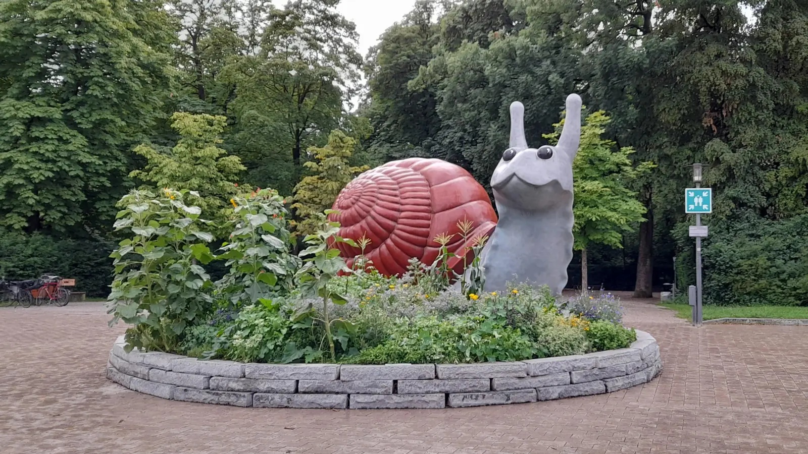 Für den „Schneckengarten“, eine Kunstaktion von Dana Lürken, bewilligt der Bezirksausschuss einen Zuschuss, um Gieß-Kosten zu stemmen. (Foto: Beatrix Köber)