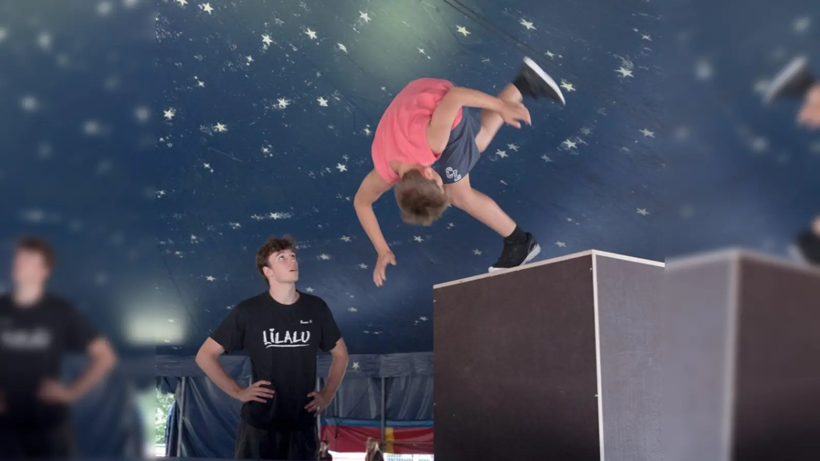 Die ganze Welt wird zum Spielplatz: Der Parkour-Workshop sorgt dafür. (Foto: Andreas Heddergott)