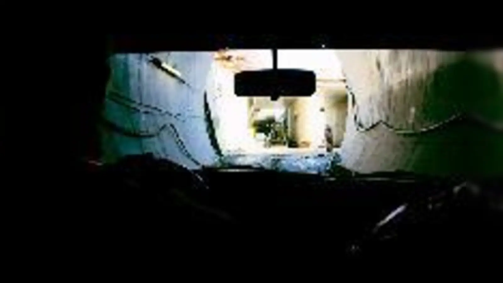 Foto: Noch fahren die Handwerker mit dem Auto durch die Röhre.