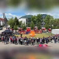Besonders viel Interesse erzeugte die Fettexplosionsvorführung. (Foto: Feuerwehr Neuried)