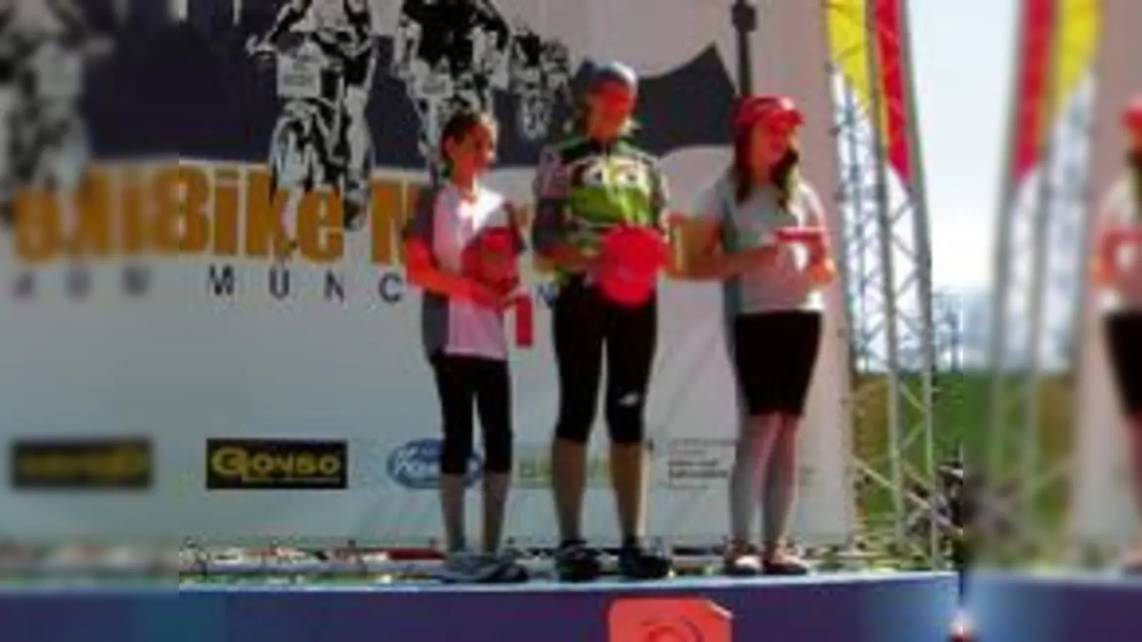 Die zwölfjährige Noémi Szoerenyi (l.) erfuhr bei ihrem »Heimspiel« den dritten  (Platz.Foto: Privat)