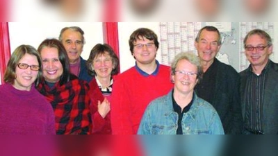 Die Mitglieder des Vorstandes des SPD-Ortsvereins Obermenzing beim Neujahresempfang (v.l.): Almut Germano, Frauenbeauftragte u. Schriftführerin, Graciela de Cammerer, OV-Vorsitzende, Willy Schneider, Arbeitnehmerbeauftragter, Angela Scheibe-Jaeger, stellv. Vorsitzende, Michael Mirwaldt, Jugendbeauftragter, Christel Dill, stellv. Vors., Dr. Peter Knoch, Kassier und Roland Fischer, stellv. Vorsitzender der SPD-München. (Foto: pi)