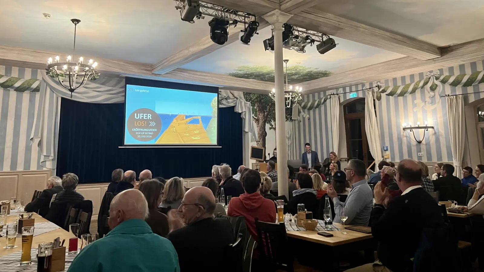 Großes Interesse an den Visionen der TU-Baureferendare. (Foto: Susanne Hauck)