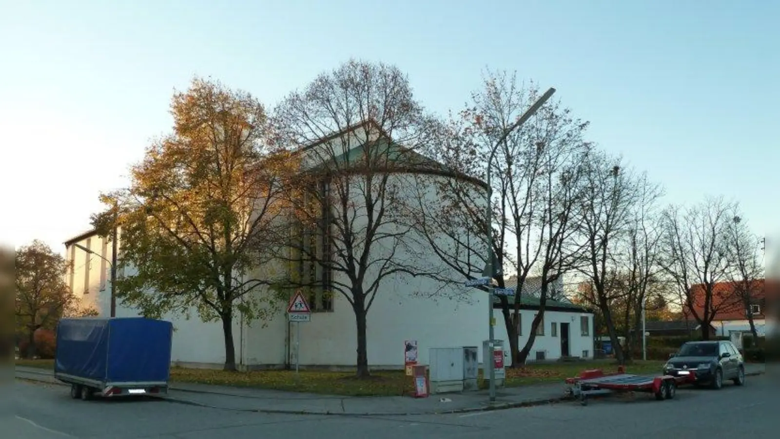 Die Parksituation rund um die Pfarrkirche Maria-Himmelfahrt bleibt wie sie ist. (Foto: sb)