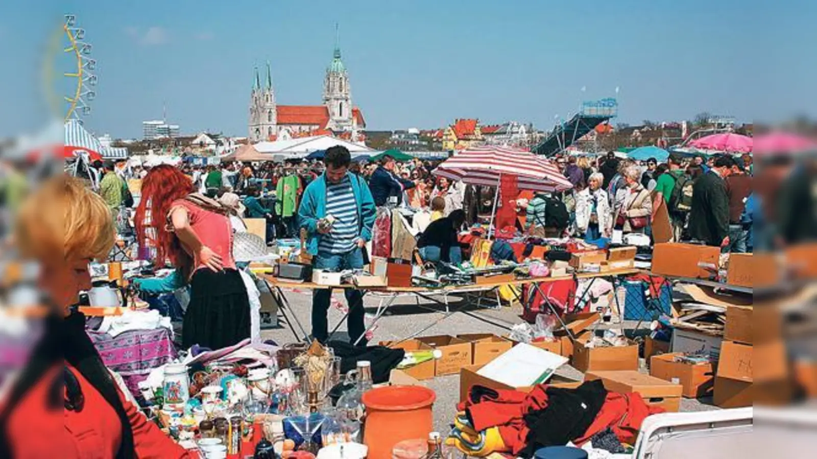Der Riesenflohmarkt am Fuße der Bavaria bildet den Auftakt zum Frühlingsfest und lockt jährlich tausende von Besuchern an. 	 (Foto: Usien / Wikipedia CC BY-SA 3.0)
