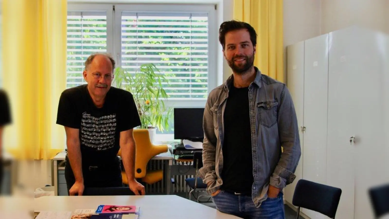 Seit 17 Jahren leitet Thomas Schaffert (l.) in die Musikschule Planegg-Krailling ohne Stellvertreter. Im letzten Jahr vor seiner Pensionierung kann er sich nun als Stellvertreter hinter den neuen Leiter Fabian Bögelsack stellen. (Foto: us)