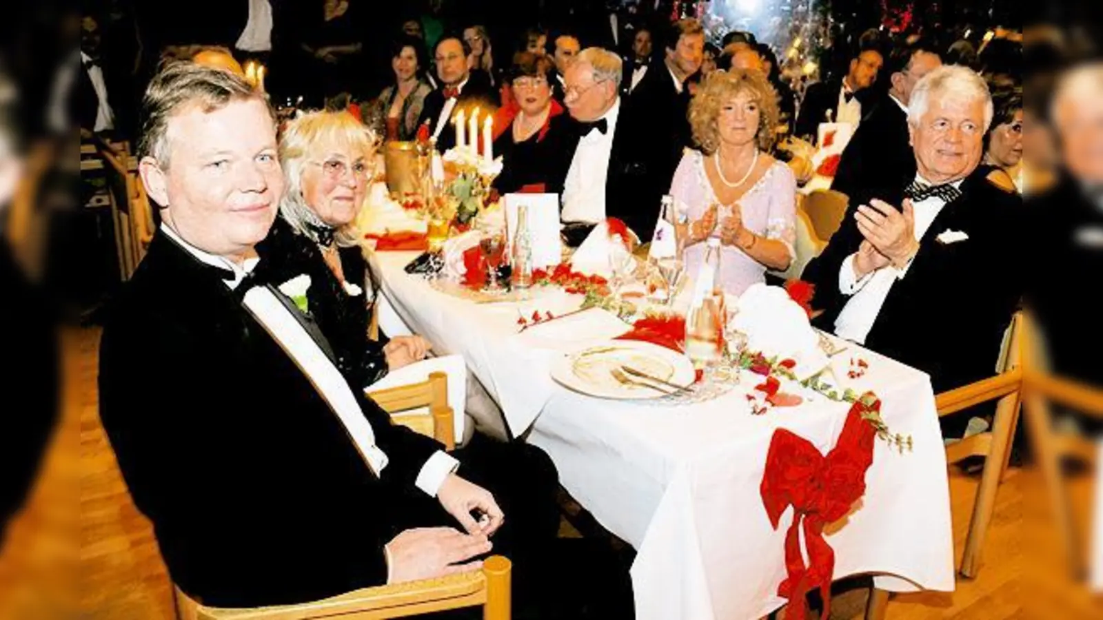 Auch Bürgermeister Jan Neusiedl genoss den gelungenen Ball.  (Foto: Schunk)