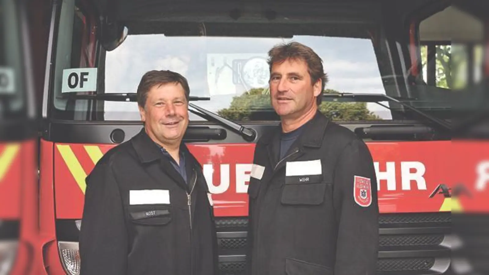 Oberbrandmeister Markus Wehr (rechts), Chef der Freiwilligen Feuerwehr Oberföhring, und sein Vize, Brandmeister Werner Rost, wünschen sich als Standort für das neue Gerätehaus den Bürgerpark.	 (Foto: privat)