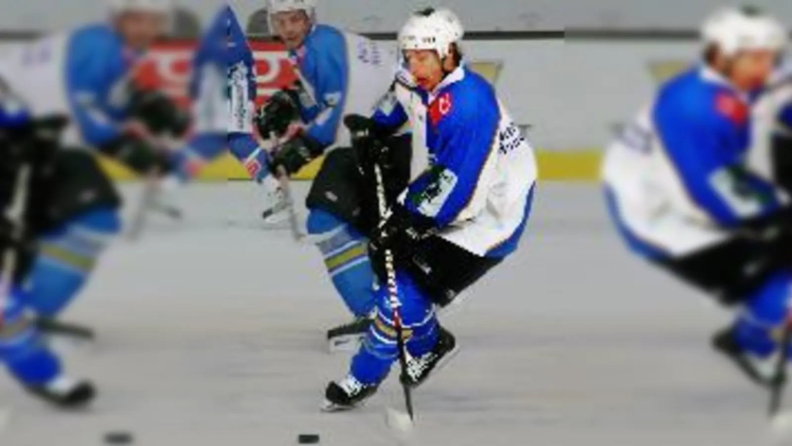 Ein Balanceakt: Der EHC muss seine Torchancen noch besser nutzen.  (Foto: M. Hägler)