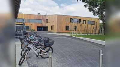 Die Grundschule Langenpreising: Beispiel für die millionenschweren Investitionen in die ­Infrastruktur, die die Gemeinden im Landkreis aktuell tätigen.	 (Foto: kw)