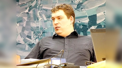 Martin Grandinger ist Vorsitzender des Festausschusses für das Holzland-Volksfest, das heuer in Kirchberg stattfindet. Jetzt stellte er das Programm vor.		 (Foto: sy)