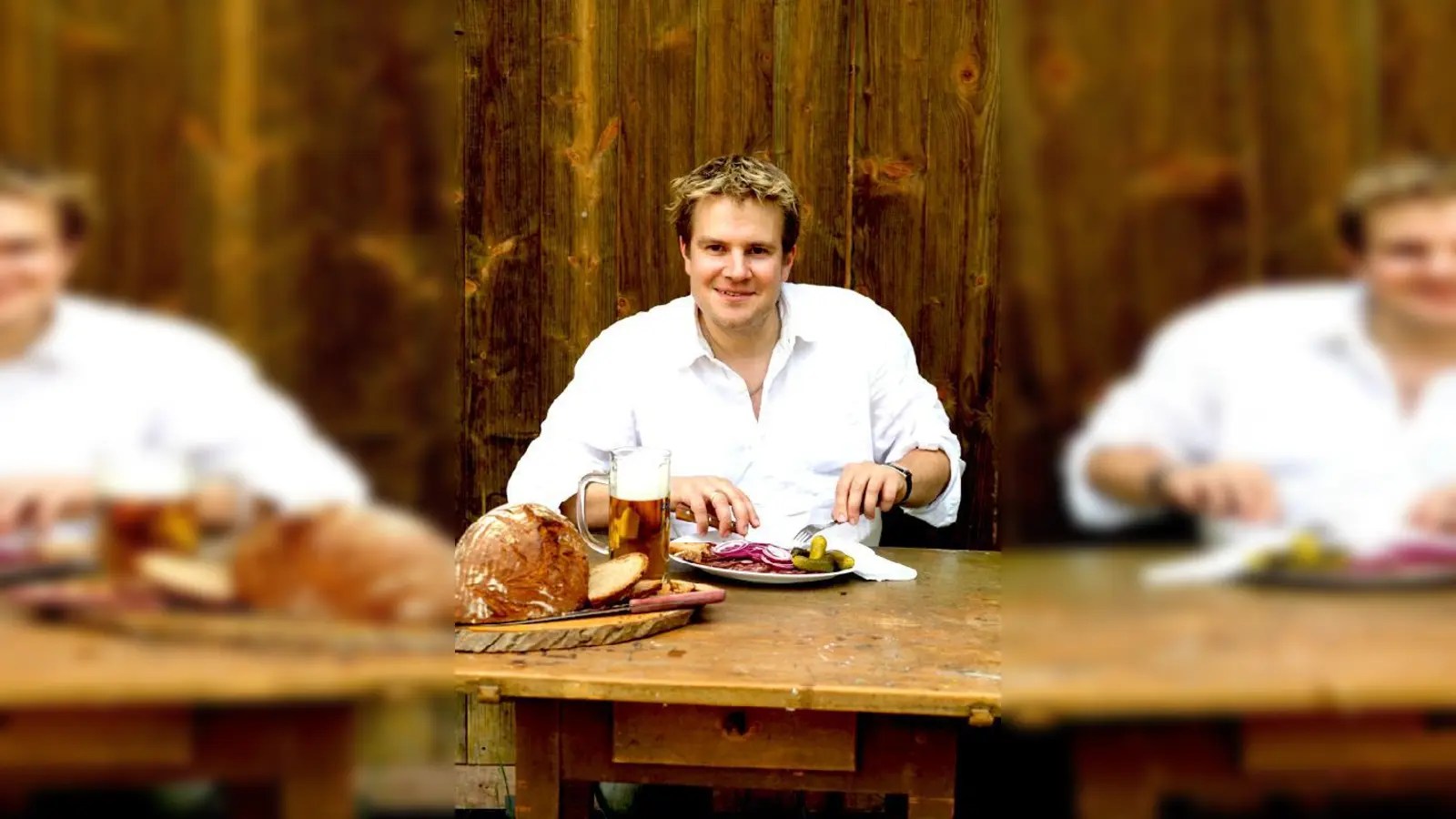 Schon das erste Buch Milchgeld von Volker Klüpfel (l.) und Michael Kobr trägt ein Lebensmittel im Titel und  beginnt mit einer Essensszene. Denn ihr Kommissar Kluftinger hat immer Appetit.   (Foto: Christian Verlag)