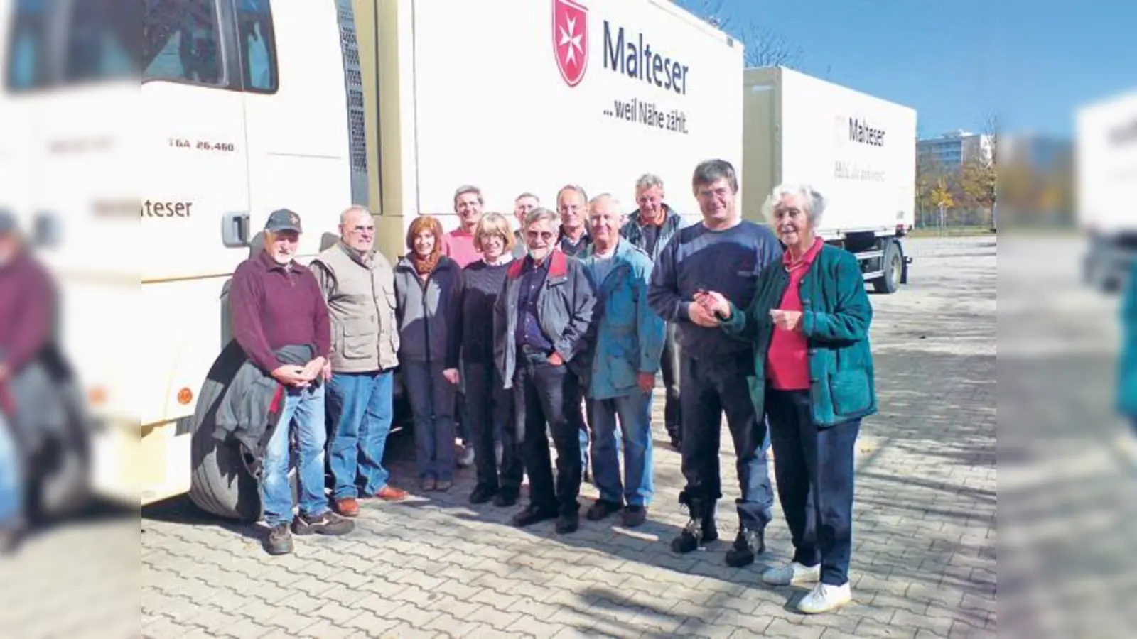 Die Gründerin Christa Gebel (r.) umgeben von ihren ehrenamtlichen Helfern, übergab im Januar diesen Jahres Hermann Meyer die Hauptorganisation.	 (Foto: Privat)