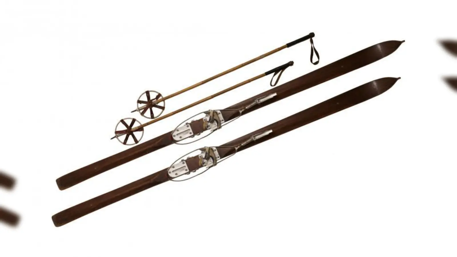 Sie haben noch Ski aus Hickory-Holz mit alter Seilzugbindung und Skistöcke mit Lederriemchen im Keller? Dann nichts wie raus damit und zum Werbe-Spiegel-Verlag bringen. (Foto: photos.com)