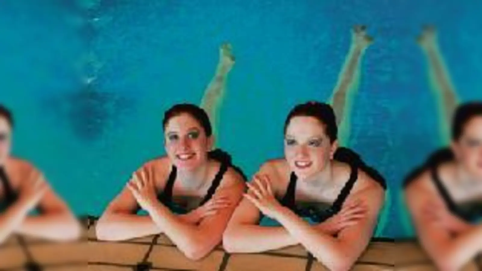 So schön kann Schwimmen aussehen: Die Münchner Isarnixen machten bei den Deutschen Jugendmeisterschaften in Garmisch eine sehr gute Figur. Mit Erfolg, denn sie konnten einige Medaillen mit nach Hause nehmen.	  (Foto: Isarnixen)