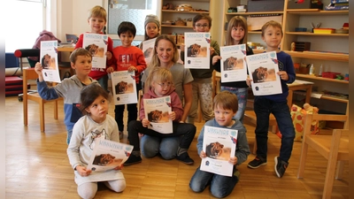 Zum Abschluss überreichte Stefanie Fröhlich allen Kindern eine löwenstarke Teilnehmerurkunde. Finanziell unterstützt wurde der Kurs vom Elternbeirat und vom Bezirksausausschuss Hadern (Foto: bb)