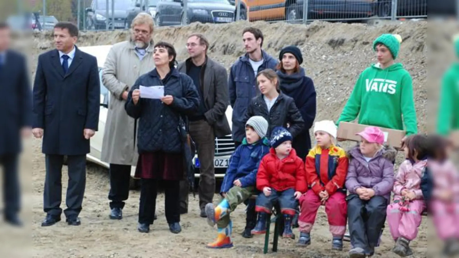 Grundsteinlegung in der Sandgrubensiedlung: Im Frühjahr 2013 soll das Montessori-Kinderhaus fertig sein.	 (F.: Verein)