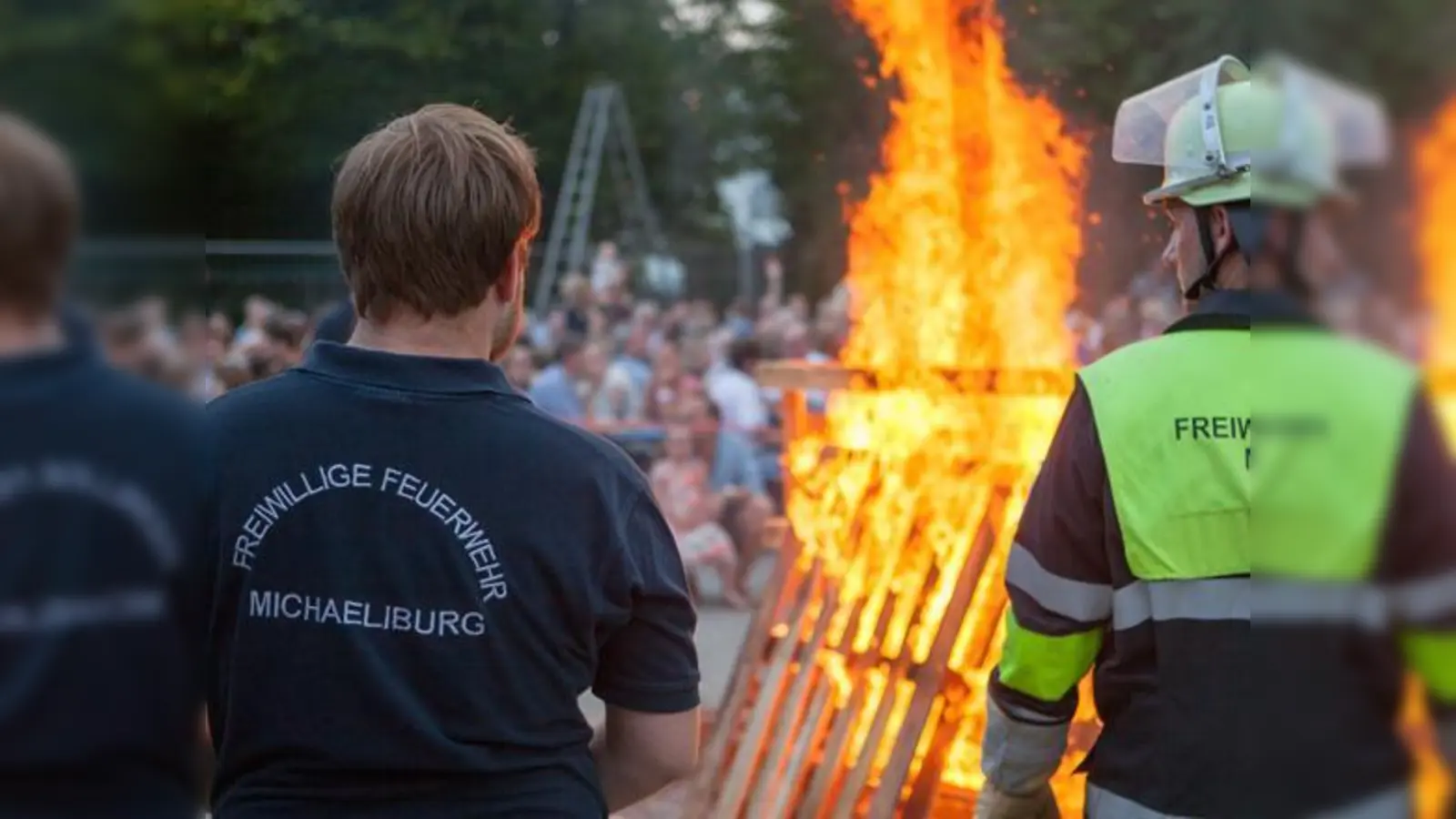 Traditionelles Sonnwendfeuer bei der Freiwilligen Feuerwehr Michaeliburg am 23. Juni.	 (Foto: privat)