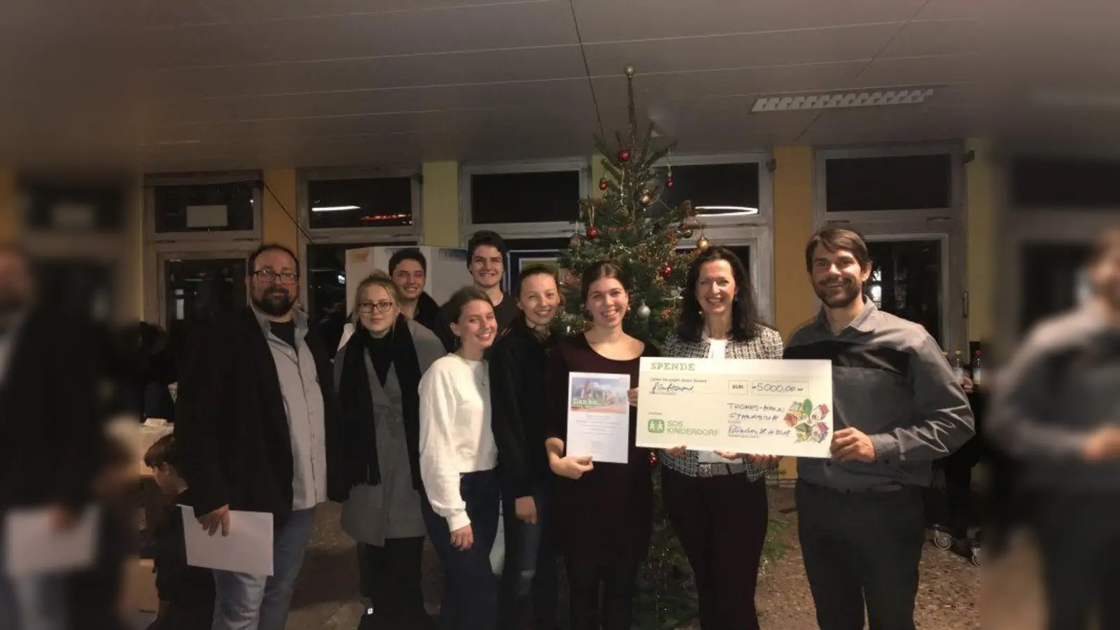 Nachhaltiges Engagament: Spendenübergabe nach dem Spendenlauf 2018 am TMG. (Foto: Schule)