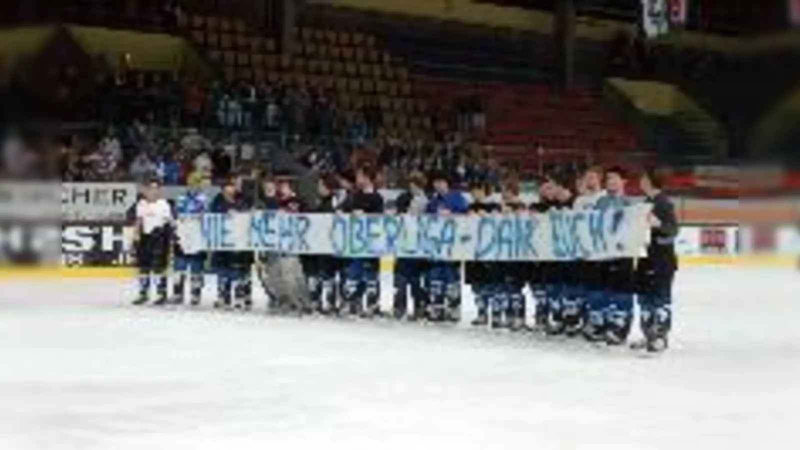 Fans der  (Foto: Der EHC bedankt sich für die Unterstützung aus der Nordkurve.)