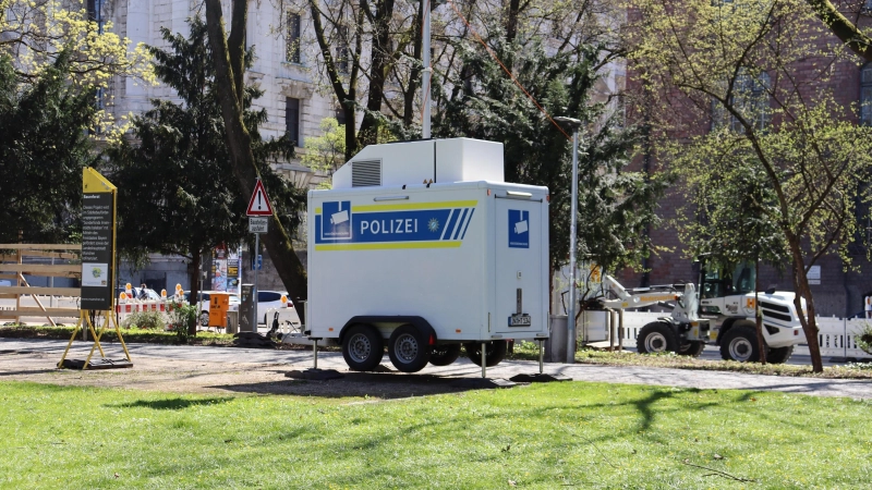 Die mobilen Videotürme der Polizei – hier im Alten Botanischen Garten – schrecken mögliche Straftäter ab, erhöhen das Sicherheitsgefühl und liefern Beweismittel.  (Foto: mha)