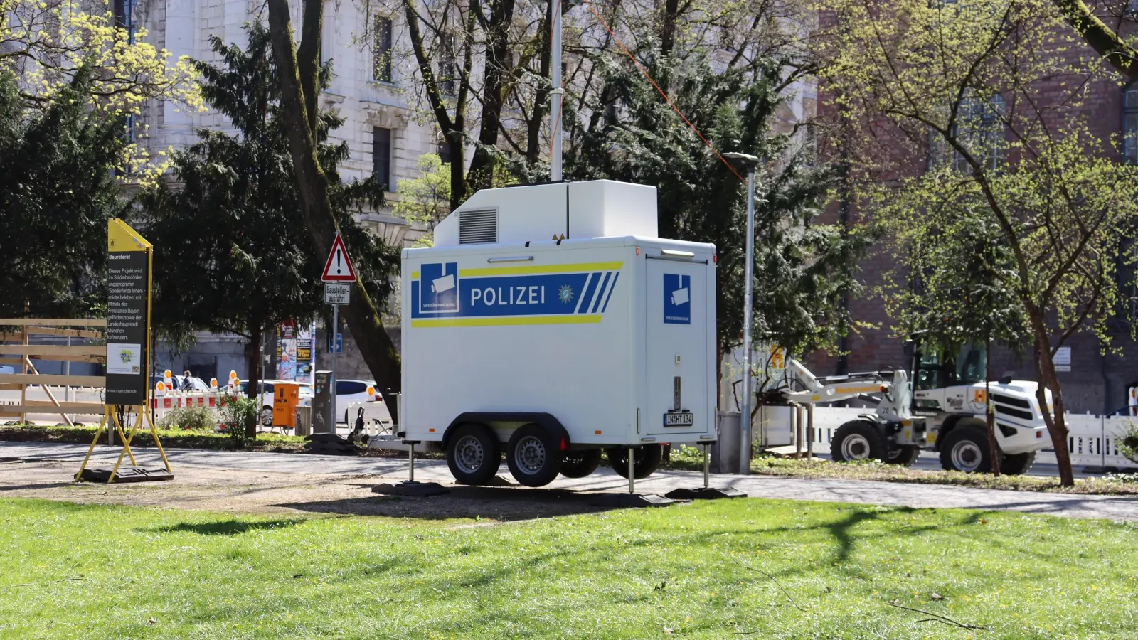 Die mobilen Videotürme der Polizei – hier im Alten Botanischen Garten – schrecken mögliche Straftäter ab, erhöhen das Sicherheitsgefühl und liefern Beweismittel.  (Foto: mha)