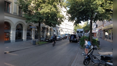 Mehr Aufenthaltsqualität angestrebt: Am 29. Juli startet die „Fußgängerzone auf Zeit“ im Abschnitt zwischen Weißenburger Platz und Pariser Platz. (Foto: bas)