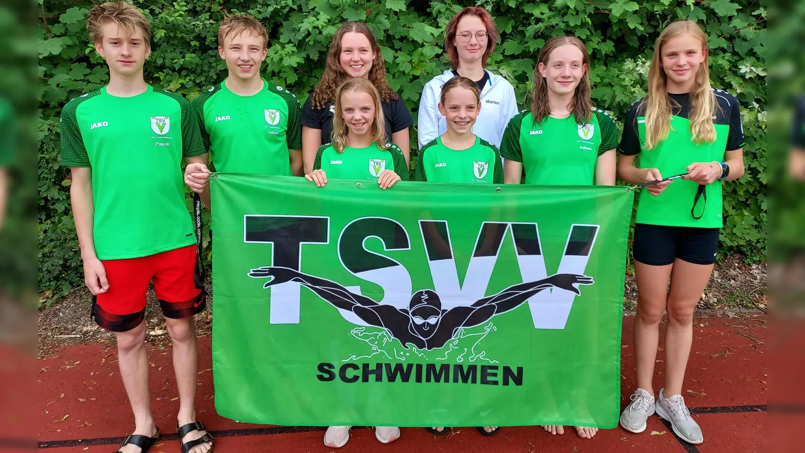 Die erfolgreichen Schwimmer v. l. hinten: Pascal van der Linden, Jakob Seyfert, Anne Seyfert und Marlen Görlach<br>vorne: Luna Oettrich, Lena Ostermaier, Juliana Woryna und Franziska Classen. (Foto: TSV V)