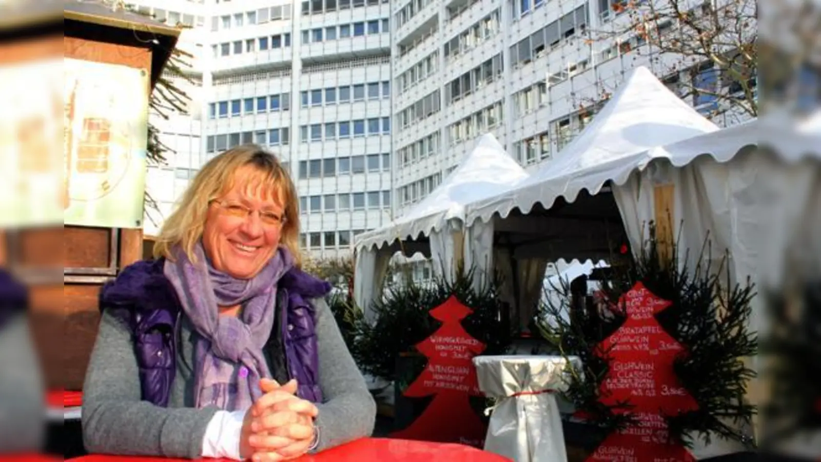 Angelika Pilz-Strasser war begeistert vom ersten Christkindlmarkt am Arabellapark. 2010 will sie gemeinsam mit den BA-Kollegen für die Belebung weiterer Bogenhausener Plätze sorgen. 	 (Foto: ko)