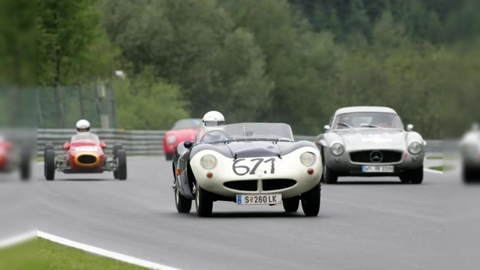 Am letzten August-Samstag laden 250 historische Boliden bei der ADAC Salzburgring Classic zu einer Zeitreise in die Motorsportgeschichte ein. (Foto: ADAC/Gerleigner)
