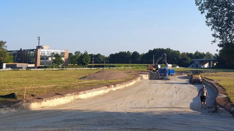 Östlich der S-Bahntrasse und nördlich der Max-von-Eyth-Straße entsteht ein neues Gewerbegebiet. (Foto: bas)