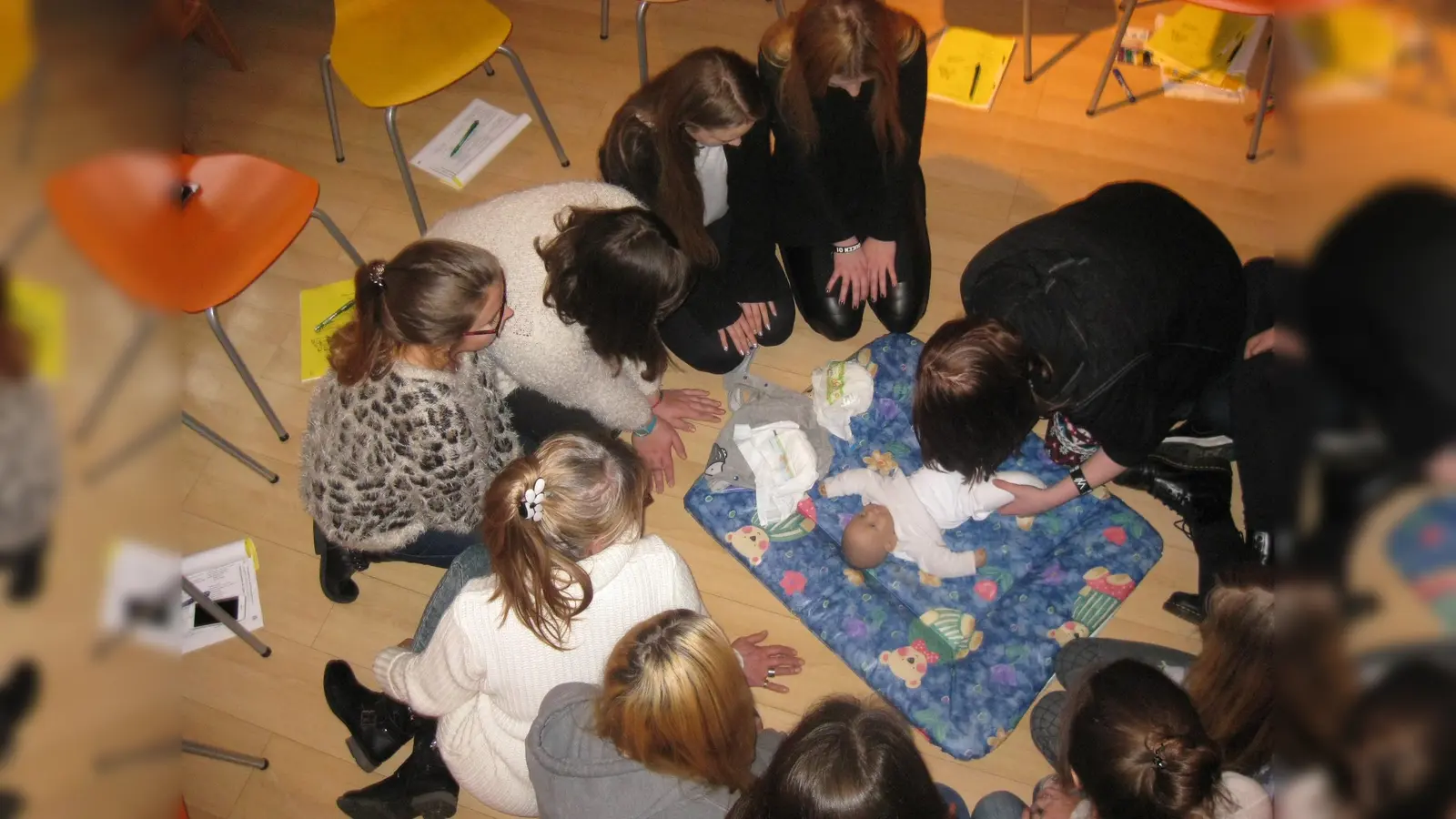 Mit großer Begeisterung nahmen die Mädchen am Babysitterkurs teil. (Foto: privat)