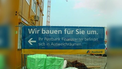 Ist diese Aussage ernst zu nehmen oder hat die Post bereits andere Pläne? Auf einem weiteren Schild ist immerhin von der Neueröffnung 2010 die Rede. (Foto: bb)