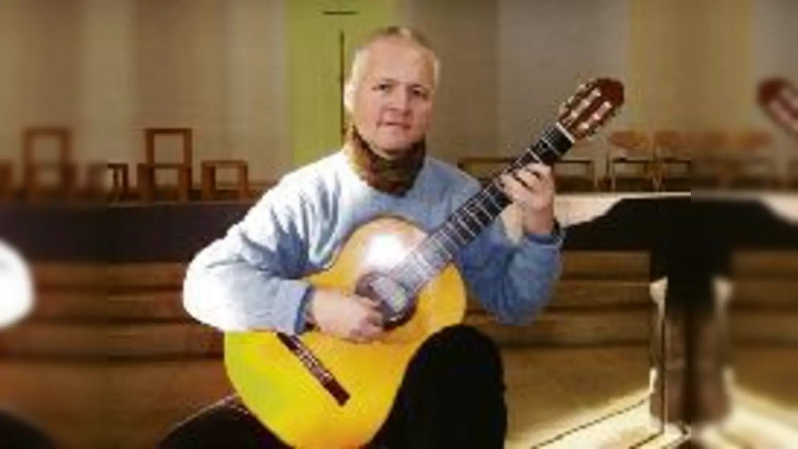 In seiner Konzertreihe »Free Solo« zeigt Stephan Stiens seinen Zuhörern, welche Harmonien man einer ganz normalen Gitarre entlocken kann.  (Foto: wei)