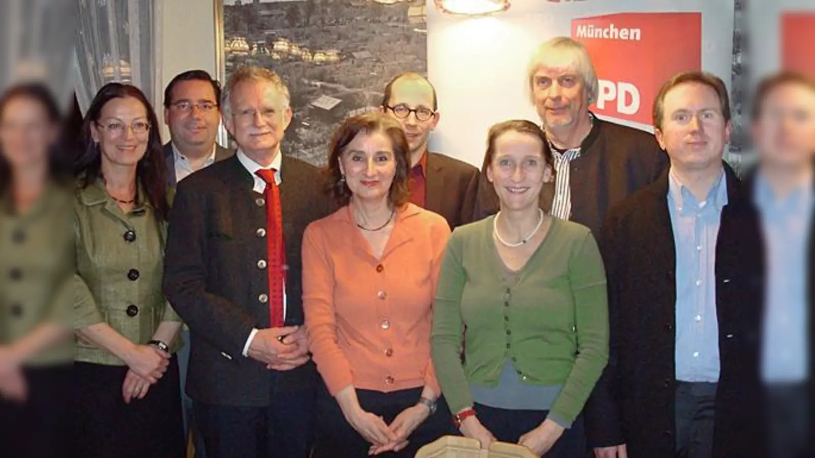 Sie freuten sich über die gute Stimmung beim Fischessen: Claudia Tausend, Peter Scheifele, Hans-Ulrich Pfaffmann, Monika Renner, Nikolaus Gradl, Dagmar Kaub-Wittemer, Jürgen Salzhuber und Mike Malm (von links).  (Foto: Sonja Arlt)