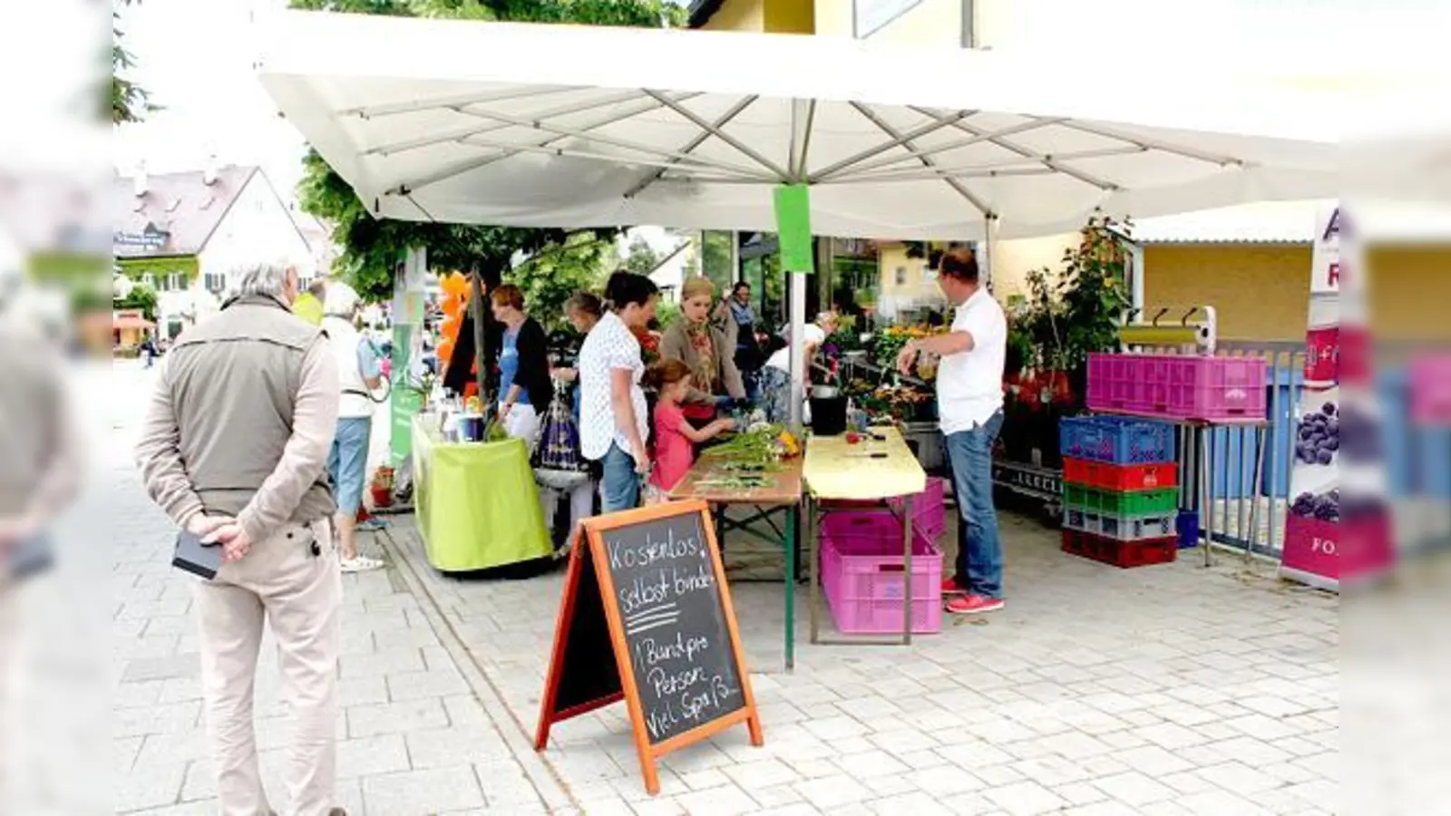 Viele tolle Aktionen: Unter anderem konnte man bei Schubert Kunststoff seine eigene Schale formen. 	Die FFW Trudering erklärte im Detail ihre Fahrzeuge mit all ihren Funktionen und bei Blumen und mehr lernte man schöne Blumensträuße zu binden.   (F.: privat)