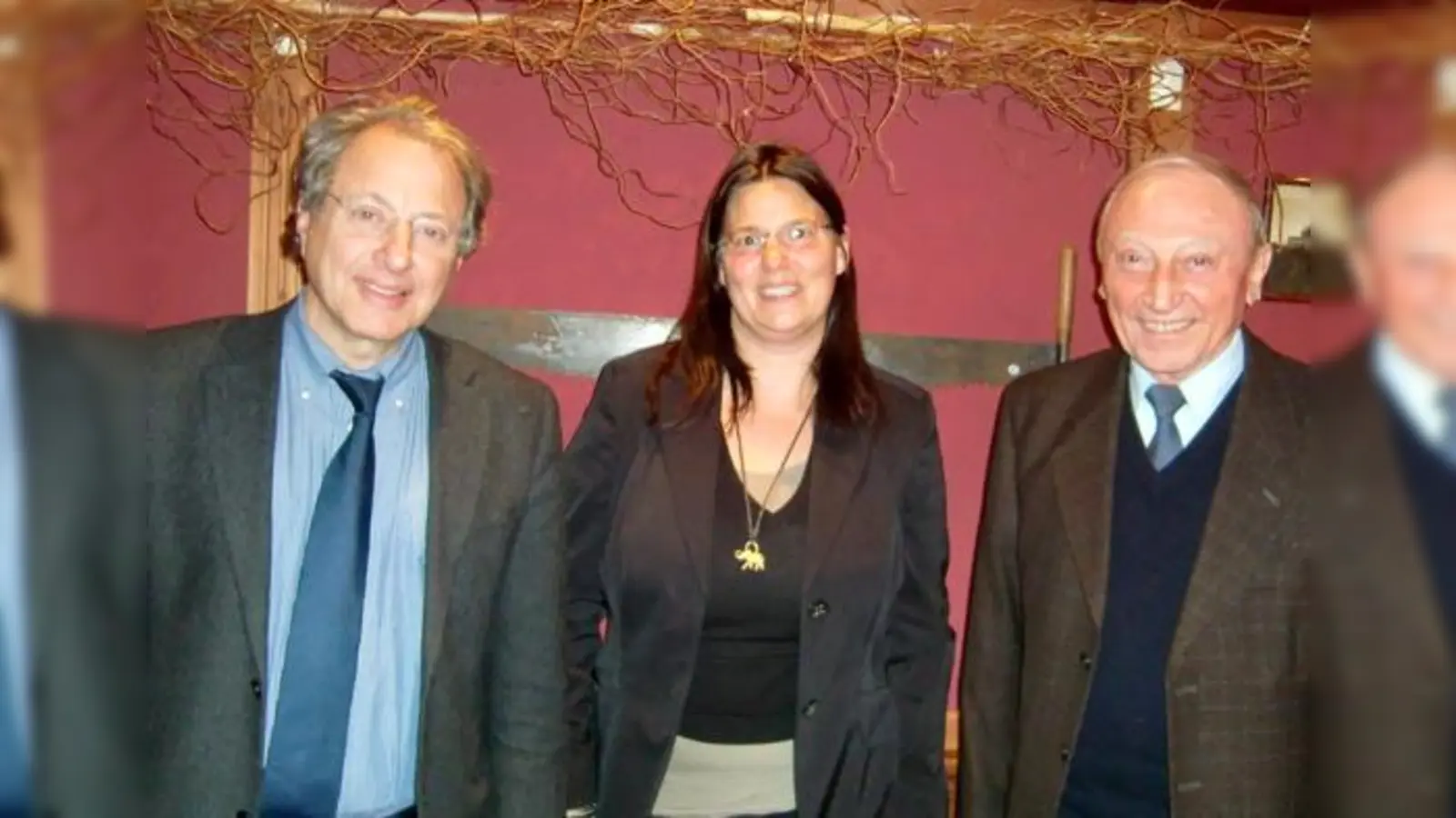 CSU-Ortsvorsitzender Marian Offman (li.) moderierte die Runde, die Geschäftsführer Venanz Schubert organisiert hatte. Susanne Herrmann, Leiterin der Kindertagesstätten der Stadt München, stand Rede und Antwort zur Betreuungssituation.	 (Foto: ikb)